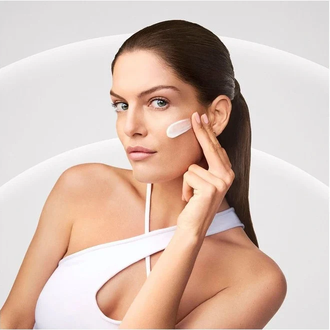 PREVAGE® Multi-Restorative Day Cream With Sunscreens - Image 4